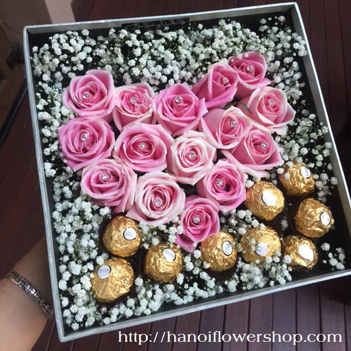 Roses with chocolate for romantic Valentine's day